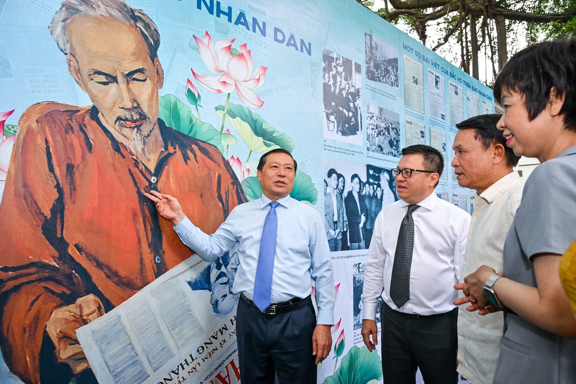 dai-bieu-tham-quan-trlam-bnd.jpg