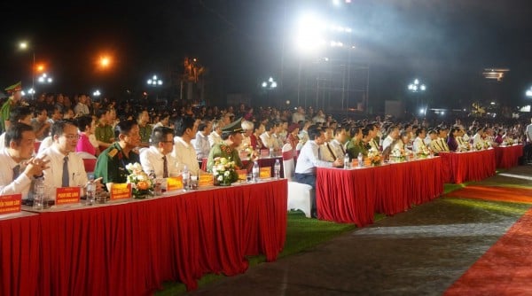 Các đại biểu tham dự buổi lễ.