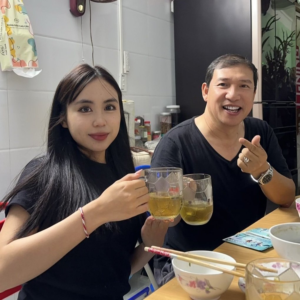 Cô gái Lào đi tàu quý tộc ở Việt Nam, bất ngờ với ghế xoay 180 độ - 5