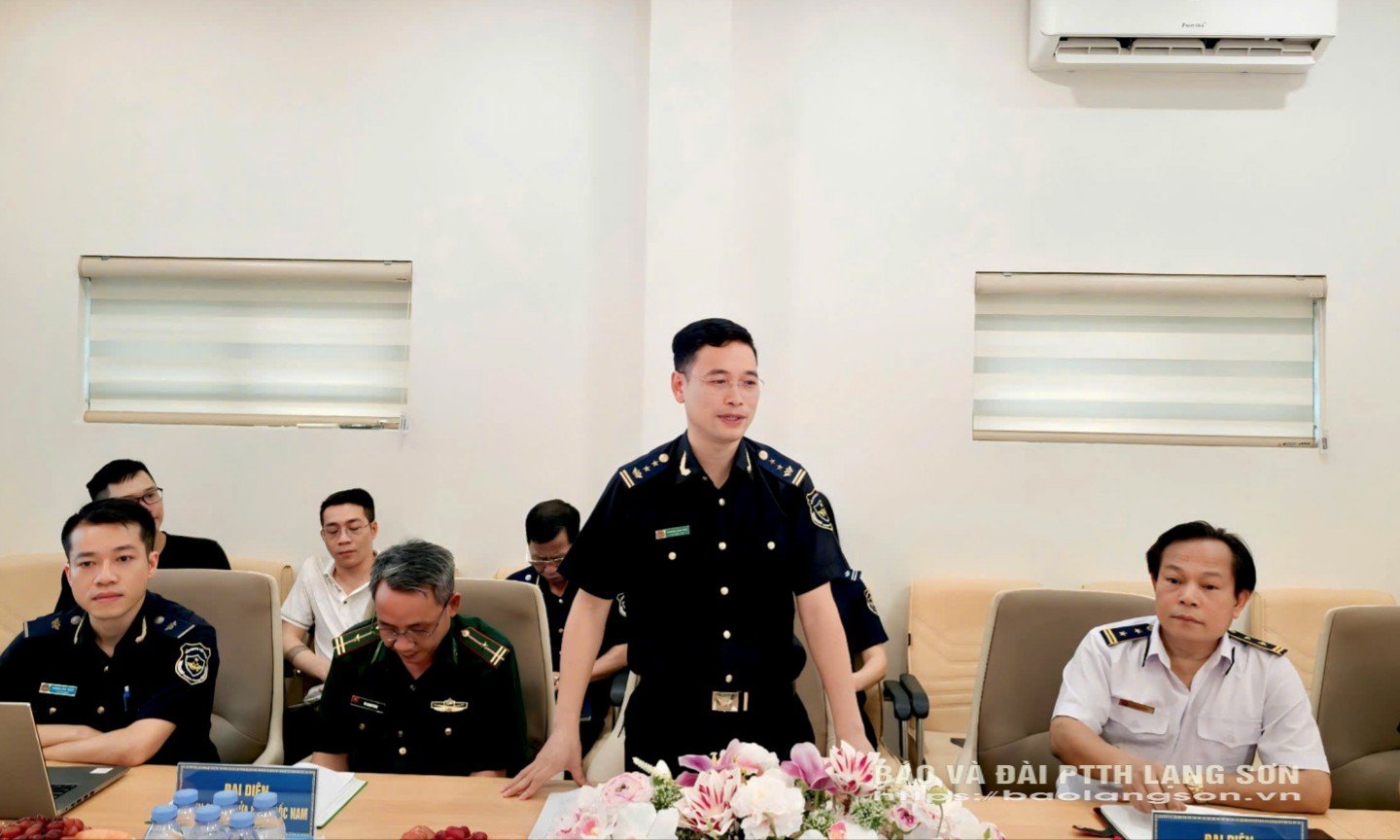 Đội trưởng Hải quan Cốc Nam phát biểu tại hội nghị