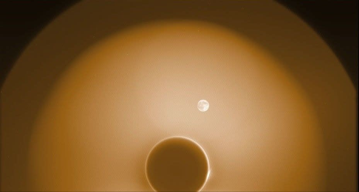 NASA ghi lại 'cầu vồng vũ trụ' tuyệt đẹp trong ánh sáng hoàng đạo - Ảnh 2.