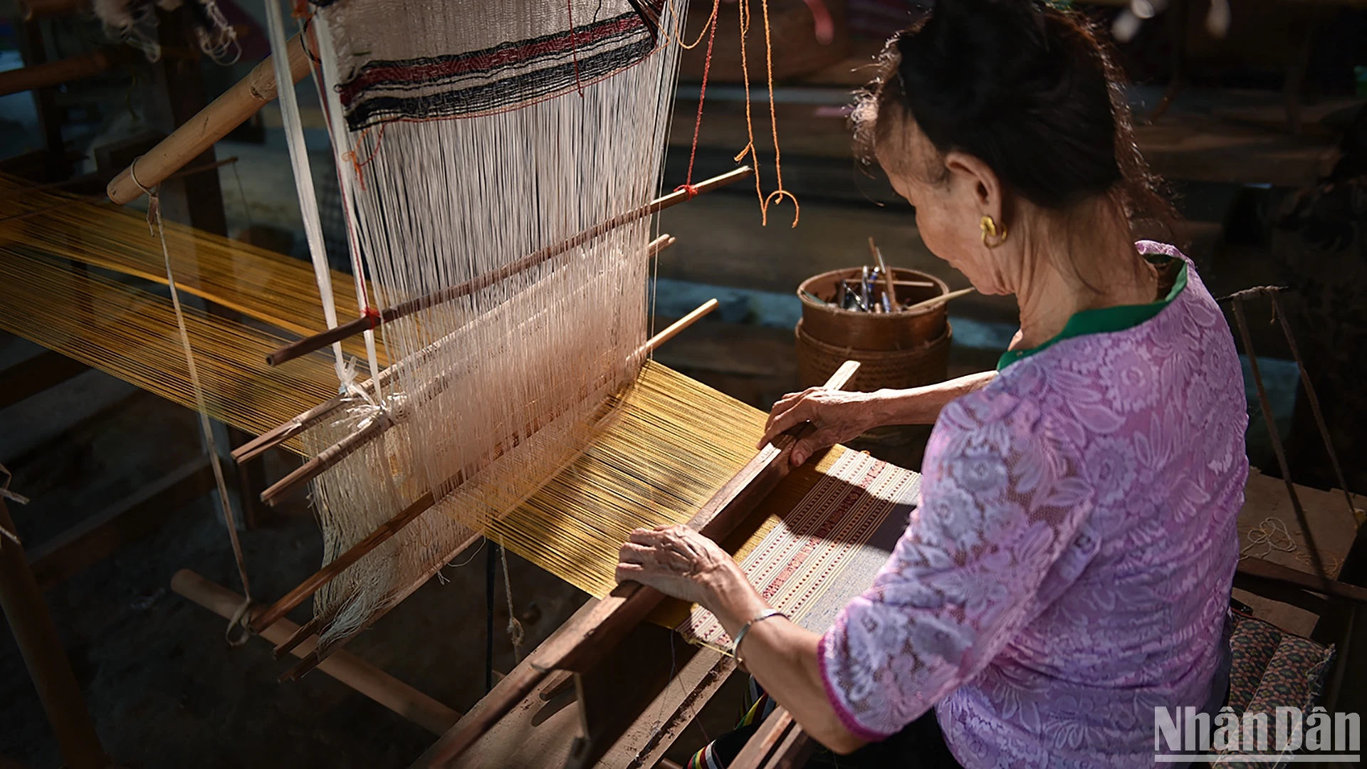 Thổ cẩm Hoa Tiến - Dấu ấn văn hóa từ bàn tay người phụ nữ Thái ảnh 3