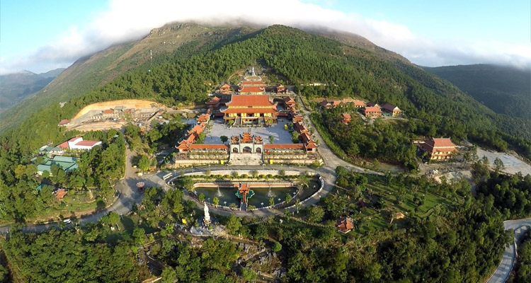 Hai Duong ផ្សព្វផ្សាយបេតិកភណ្ឌ Con Son - Kiep Bac ដល់មិត្តអន្តរជាតិ