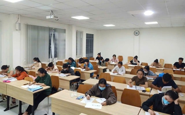 “Bóc mẽ” nhiều lớp dạy tiếng Trung “chui” trong trường công lập tại Bến Tre- Ảnh 1.