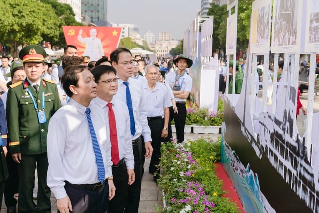 Trưng bày ảnh quý về cuộc đời và sự nghiệp Chủ tịch Hồ Chí Minh- Ảnh 2.