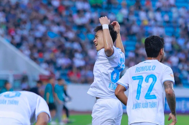 HAGL thành ‘siêu nhân’ nếu thắng được Nam Định ngay tại Thiên Trường: Cả V-League hồi hộp - Ảnh 2.