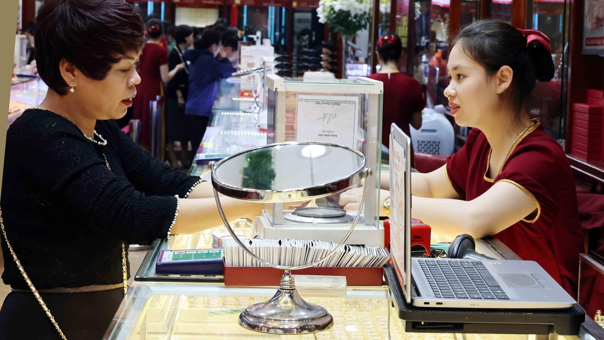 Giá vàng hôm nay 17/5: Giá vàng tăng 3 triệu rồi giảm sâu