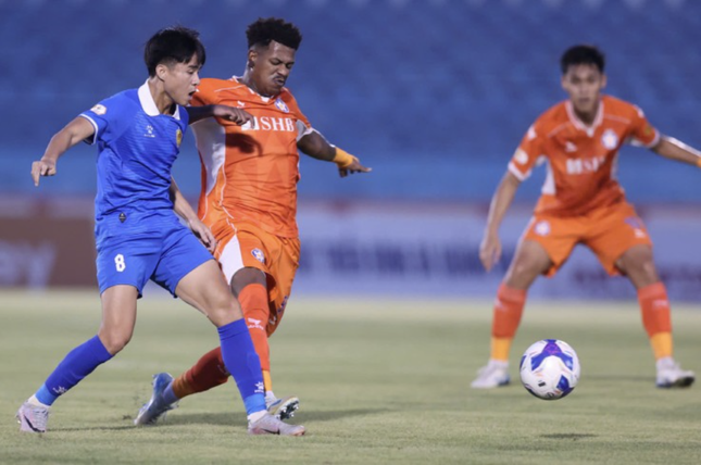 គ្រូ​បង្វឹក Quang Nam បាន​ផ្ញើ​សារ​សុំ​លាលែង​ពី​តំណែង​បន្ទាប់​ពី​ចាញ់​ក្រុម SHB Da Nang រូបថត​ទី ២