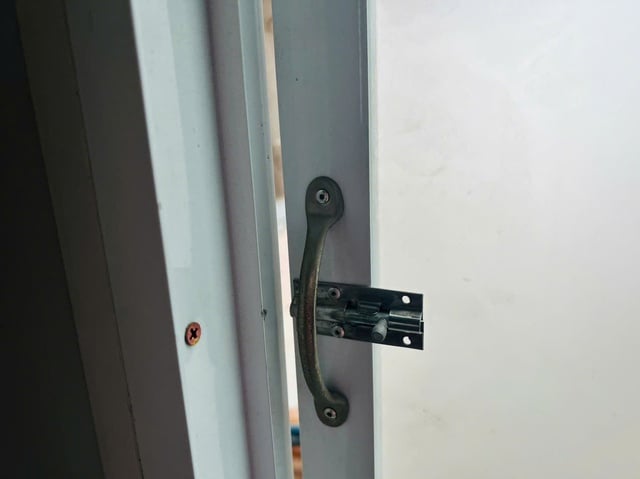 Mở điều hòa đóng kín cửa gây mất ngủ, mệt mỏi, rụng tóc: Bác sĩ nói gì? - Ảnh 2.