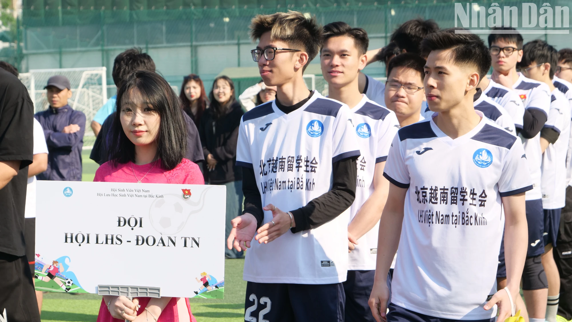 [Foto] Emocionante Torneo de Fútbol Cuatro Estrellas de Vietnam en Beijing, China, en 2025 foto 5