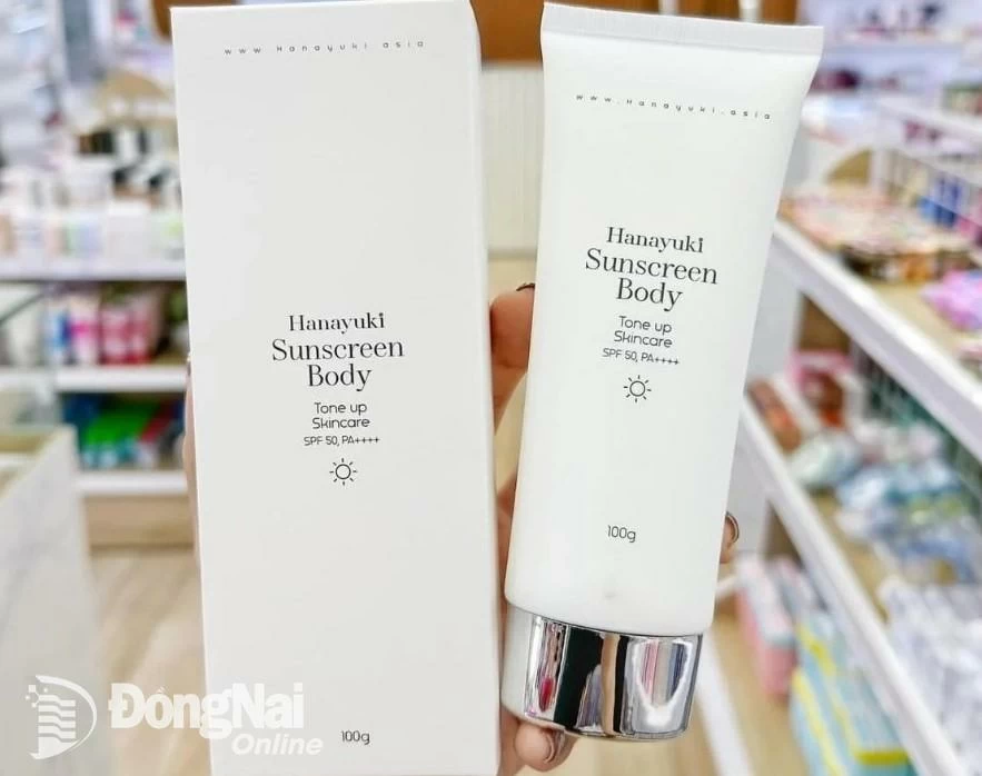 Bao bì sản phẩm Hanayuki Sunscreen Body - hộp 1 tuýp 100 gam. Ảnh: S.P