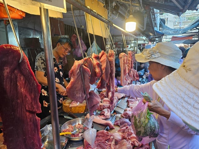 Giá heo hơi hôm nay 17.5.2025: Nhiều điều bất thường- Ảnh 1.