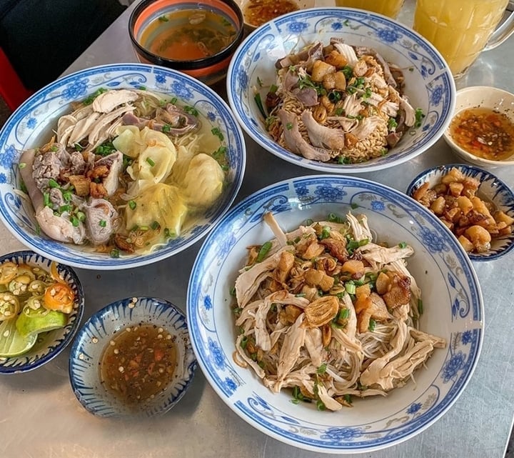 Hủ tiếu gà là món ăn ít dầu mỡ, thanh ngọt. (Ảnh: Bảo Linh)