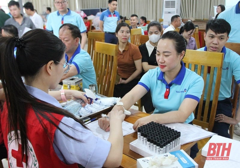 Ngày hội hiến máu tình nguyện “Trao giọt máu hồng, sẻ chia sự sống” của Vietinbank Bắc Thanh Hóa 