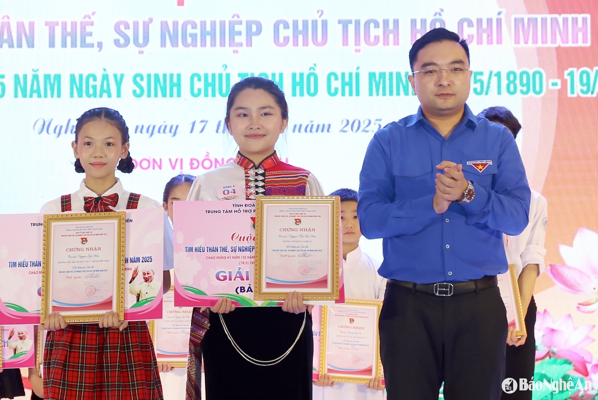 រូបថត 3 រង្វាន់ទីមួយ