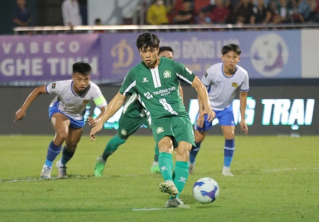 Công Phượng chứng minh giá trị: Trận PVF-CAND chạm trán Bình Phước cực hay! - Ảnh 1.