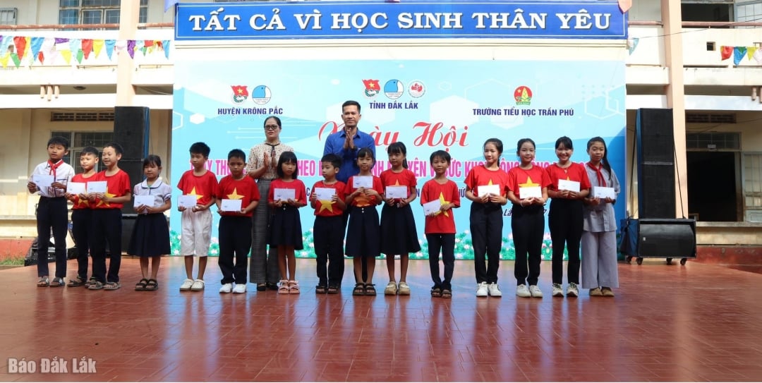 Đại diện Hội LHTN Việt Nam tỉnh