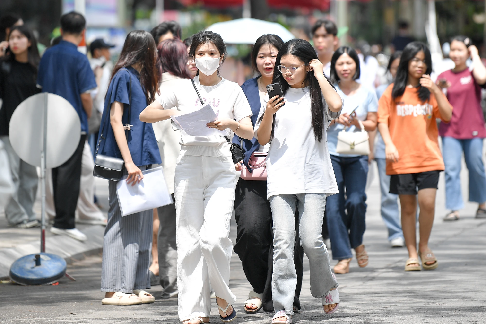 [Ảnh] Hơn 17.000 thí sinh tham gia Kỳ thi Đánh giá năng lực SPT năm 2025 của Trường đại học Sư phạm Hà Nội ảnh 1