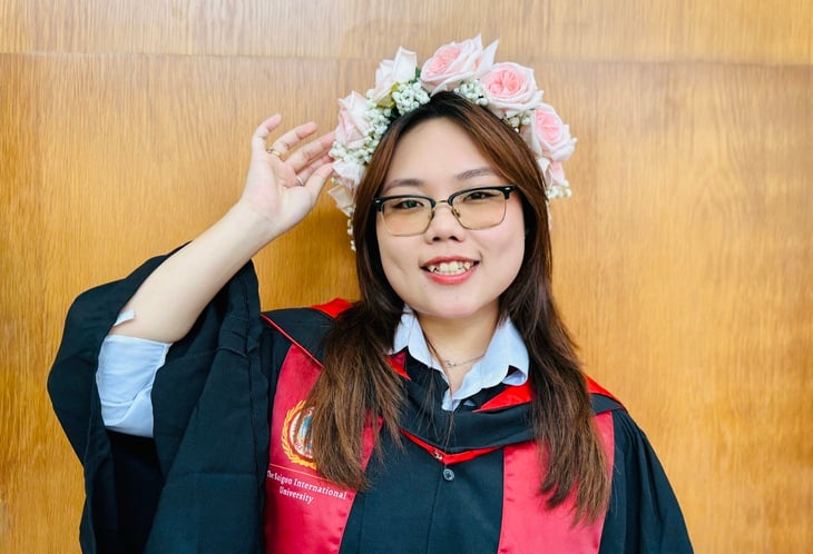 Tốt nghiệp thủ khoa, nữ SV được cấp học bổng thạc sĩ và sinh hoạt phí 15 triệu đồng/tháng - Ảnh 1.