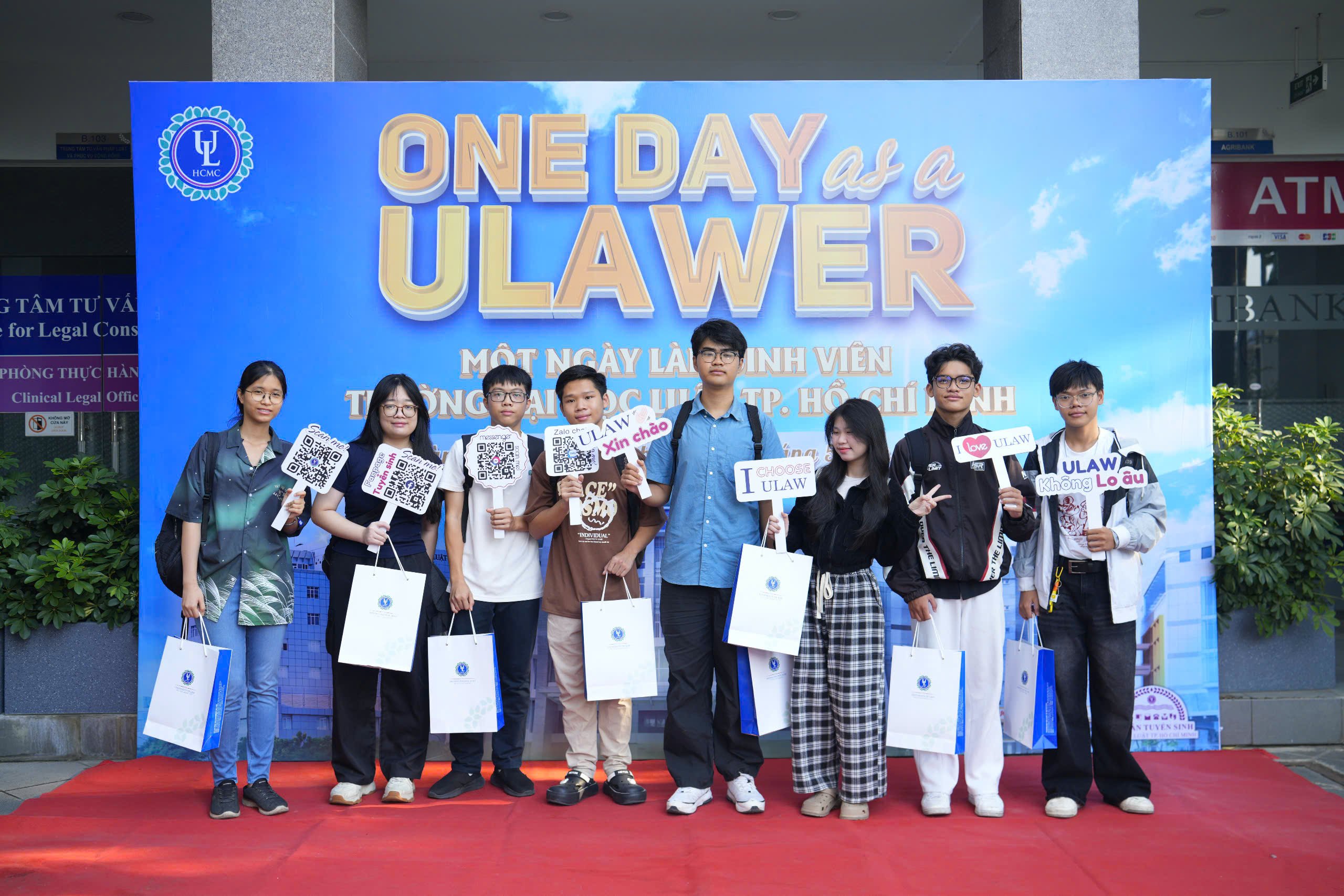 Phụ huynh trải nghiệm 1 ngày làm sinh viên cùng con  - Ảnh 7.