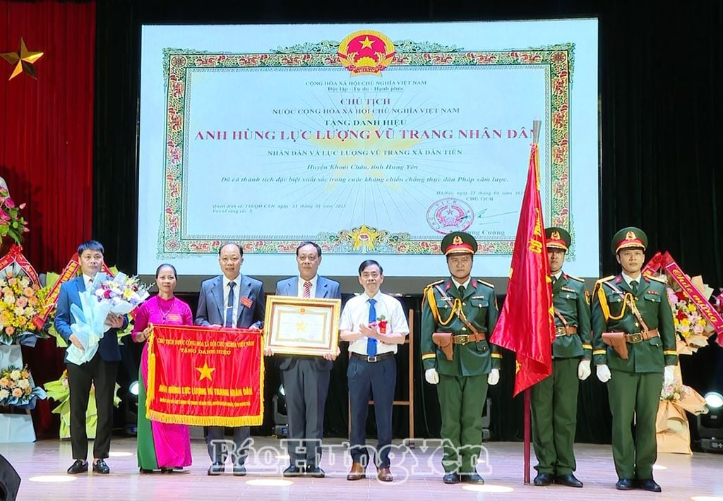 Đảng ủy, HĐND, UBND, Ủy ban MTTQ Việt Nam xã Dân Tiến đón nhận danh hiệu “Anh hùng Lực lượng vũ trang nhân dân”
