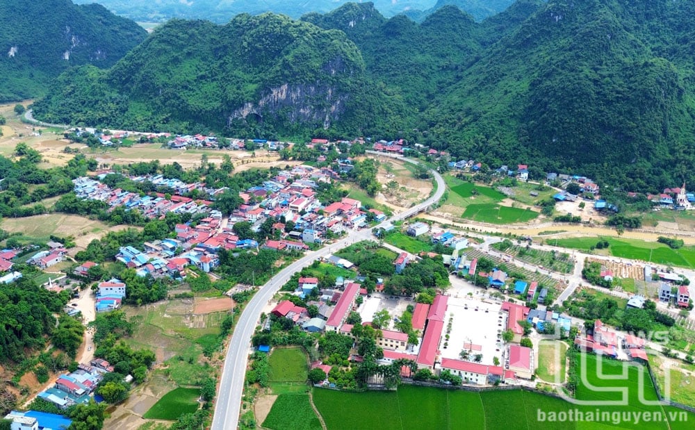 Tuyến đường Hồ Chí Minh (giai đoạn 1) được đầu tư xây dựng trên địa bàn huyện Định Hóa góp phần quan trọng thúc đẩy kinh tế - xã hội của địa phương phát triển. Ảnh: V.D
