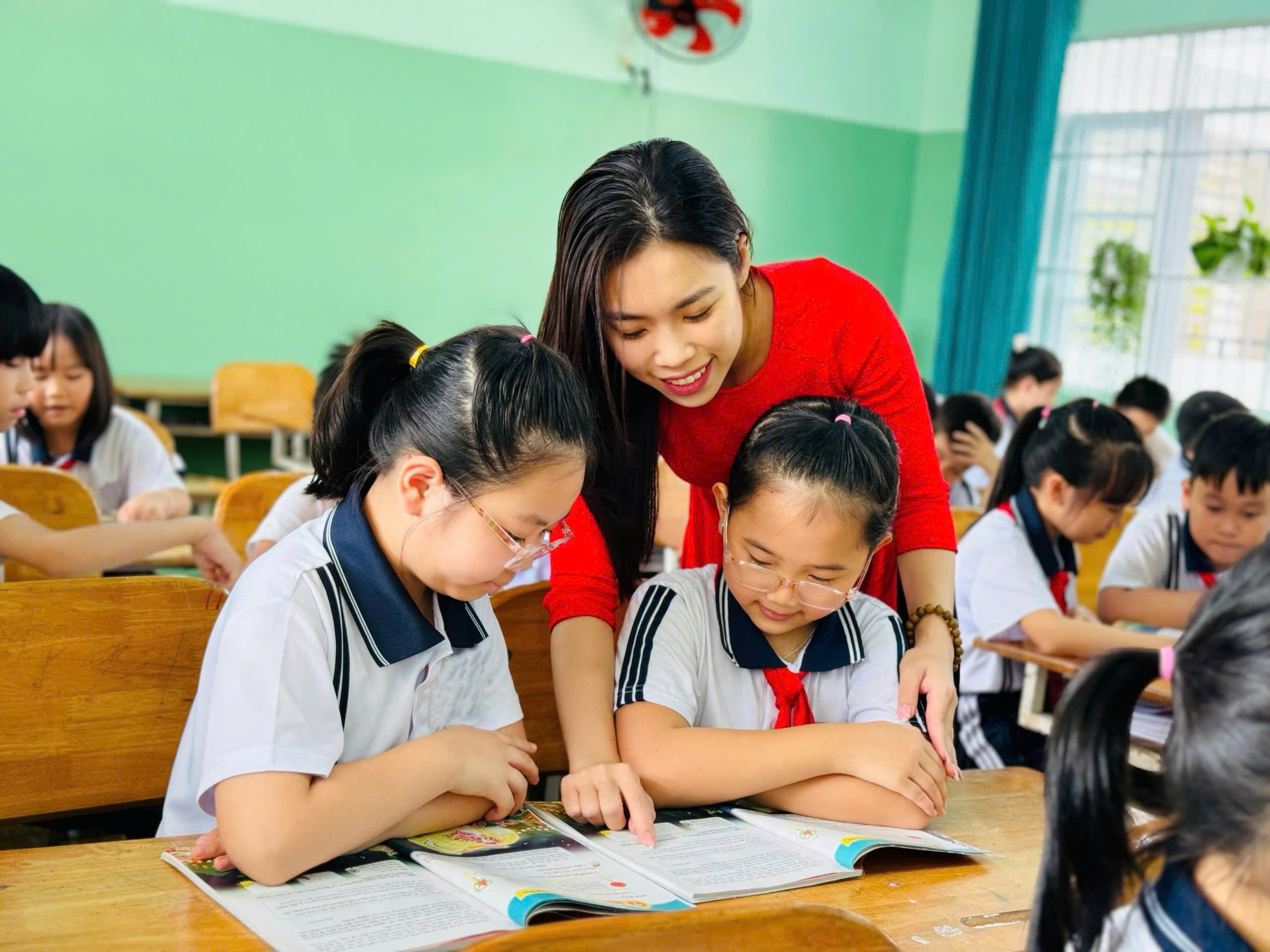 Các em biết yêu thương, giúp đỡ lẫn nhau trong học tập.