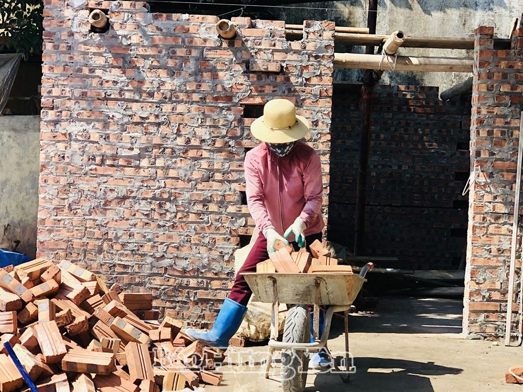Hiện nay đang là cao điểm xây dựng nhà ở và các công trình dân dụng, nhu cầu sử dụng gạch tăng cao