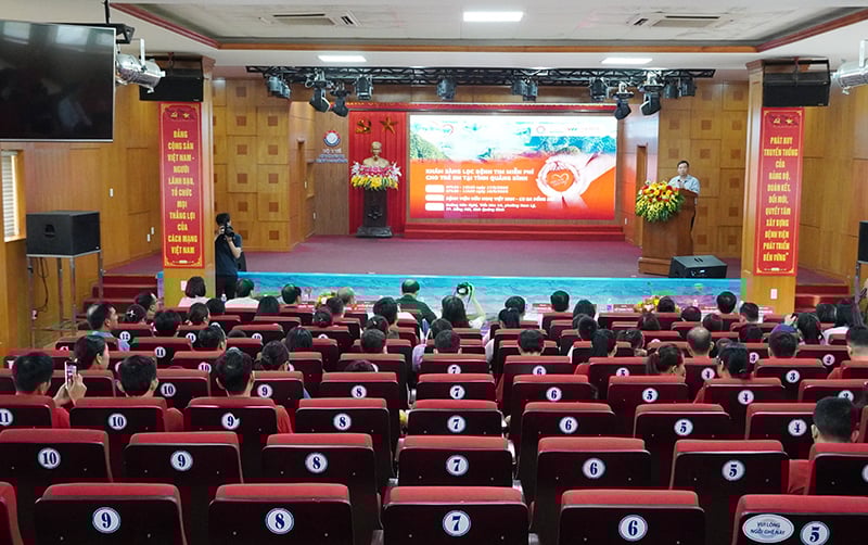 Quang cảnh lễ khai mạc chương trình.