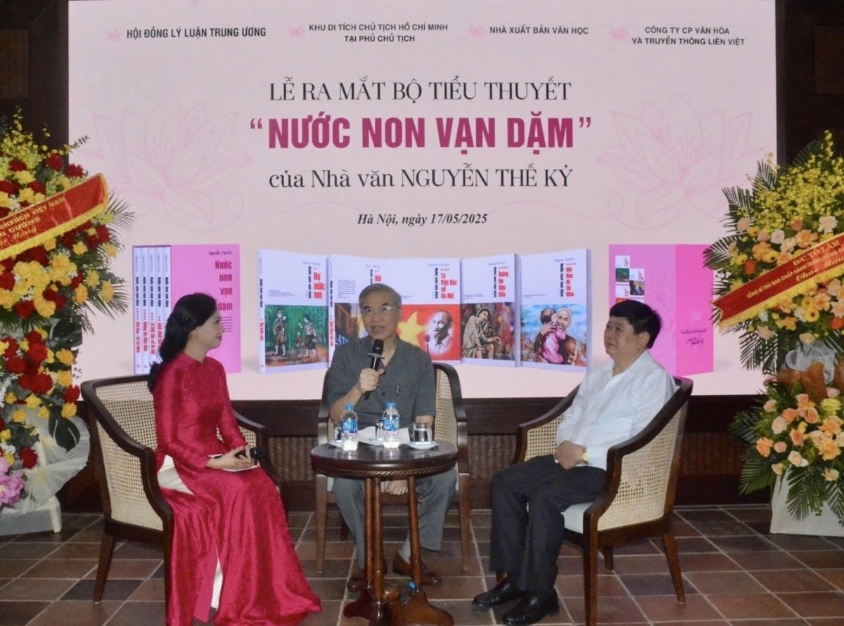  nuoc non van dam tai hien cuoc doi, su nghiep cach mang cua bac hinh anh 2