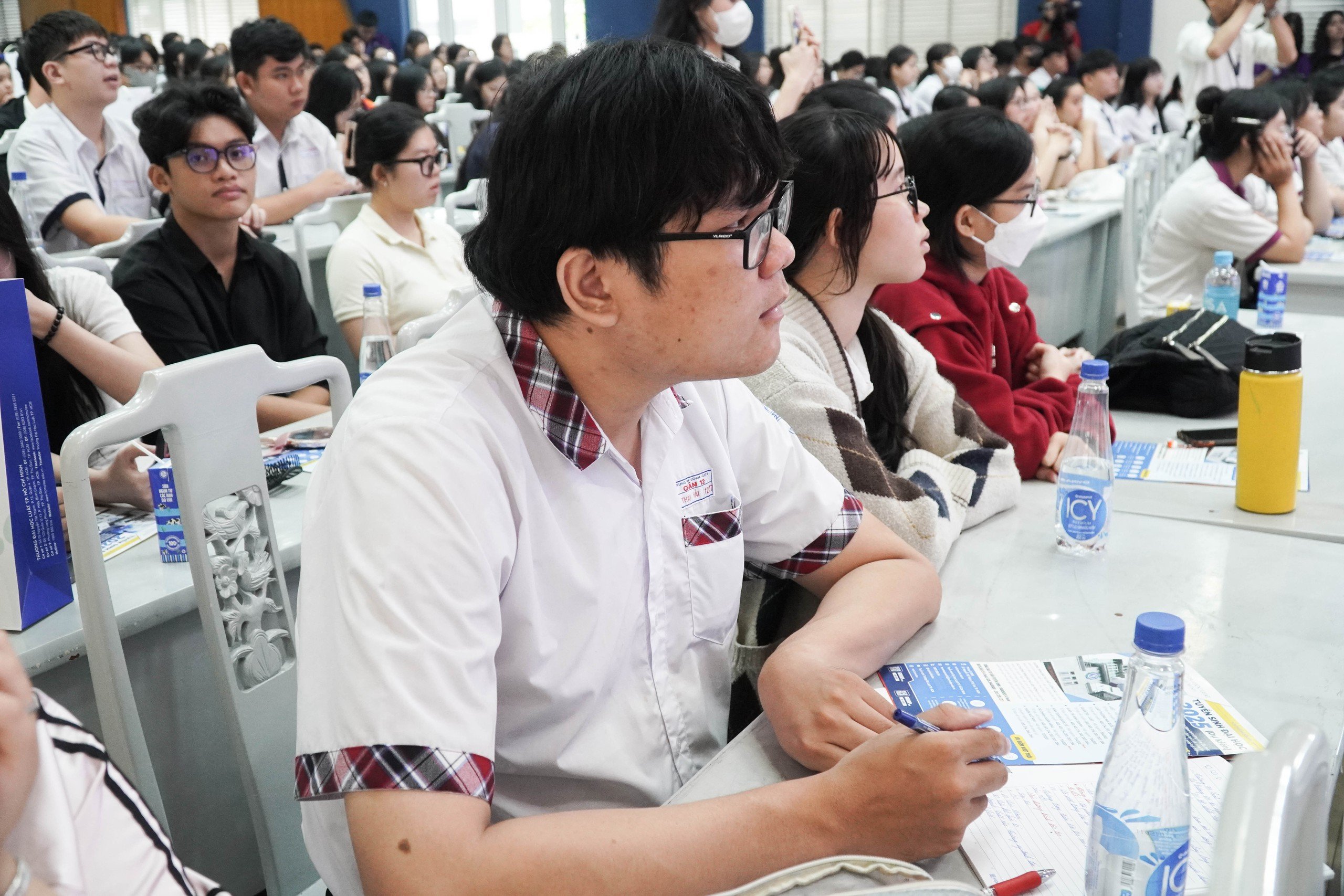 Phụ huynh trải nghiệm 1 ngày làm sinh viên cùng con  - Ảnh 4.