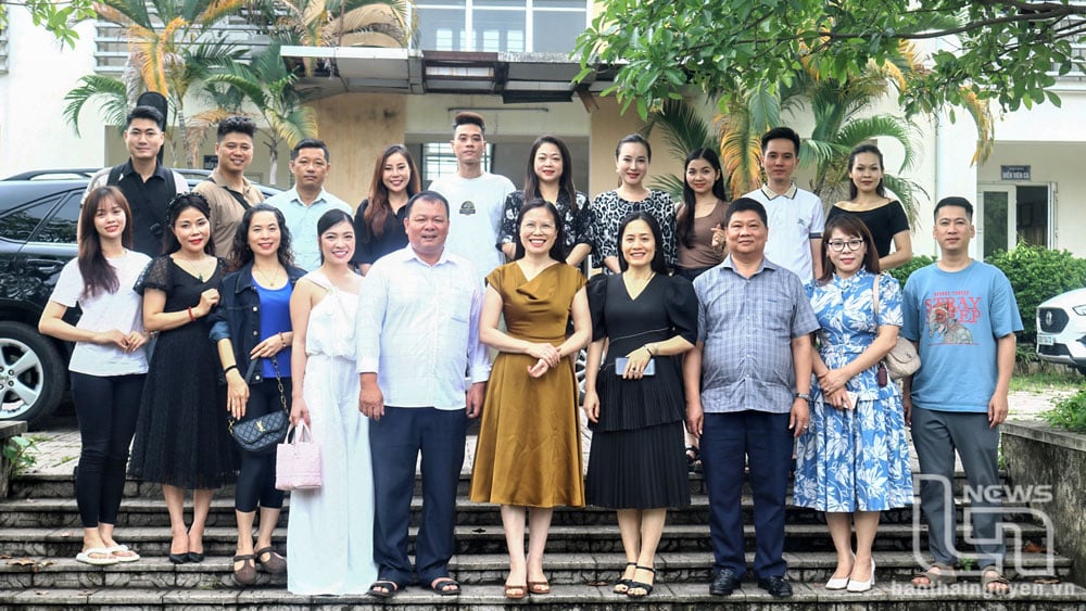 Lãnh đạo Sở Văn hóa, Thể thao và Du lịch cùng cán bộ, nghệ sĩ, diễn viên trước giờ lên đường đến huyện đảo Trường Sa.