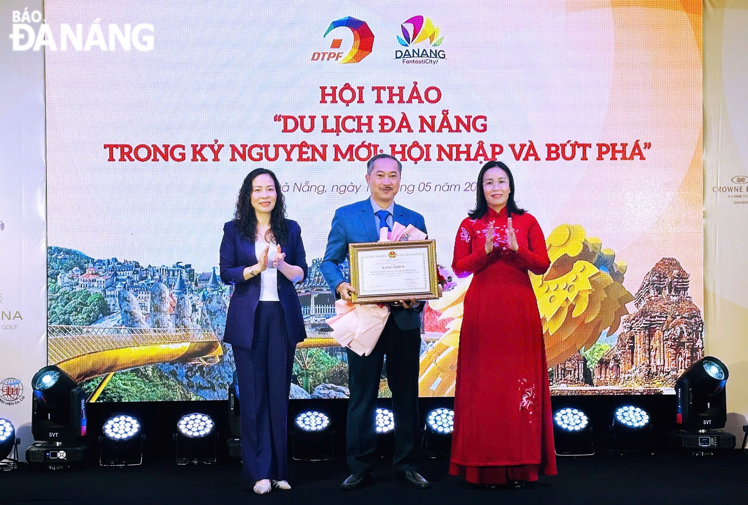 Nhân kỷ niệm 5 năm thành lập (2020–2025), Quỹ Xúc tiến Phát triển Du lịch thành phố Đà Nẵng được UBND thành phố tặng bằng khen vì những đóng góp cho du lịch thành phố. Ảnh: NGỌC HÀ