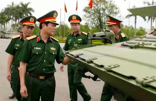 Xe chiến đấu bộ binh XCB-01 được đại tướng Nguyễn Tân Cương kiểm tra hiện đại thế nào?- Ảnh 1.