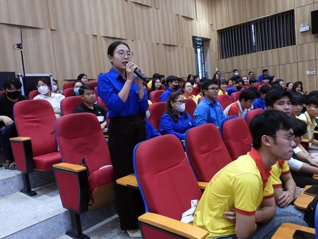 Các cựu chiến sĩ Biệt động Sài Gòn giao lưu với sinh viên Trường ĐH Cửu Long- Ảnh 6.