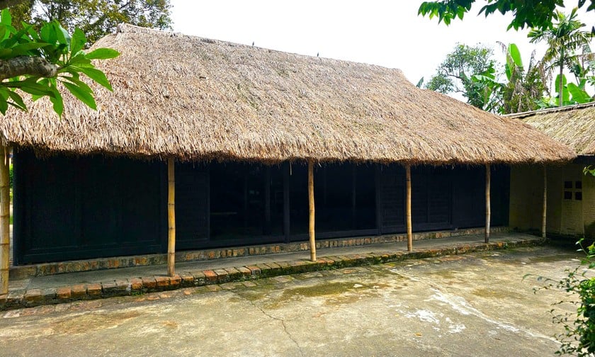 Nhà lưu niệm thời niên thiếu Bác Hồ tại cụm di tích quốc gia đặc biệt làng Dương Nỗ