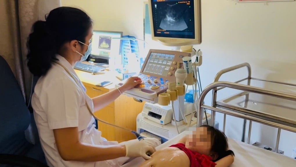 Bé gái 4 tuổi nhiễm đồng loạt nhiều loại sán gan, phổi... - 1