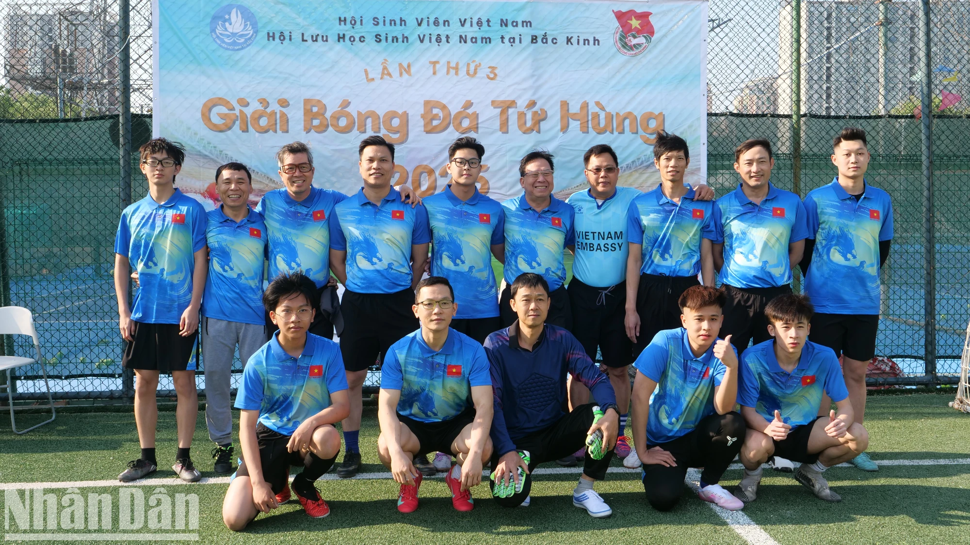 [Foto] Emocionante Torneo de Fútbol Cuatro Estrellas de Vietnam en Beijing, China, en 2025 foto 8