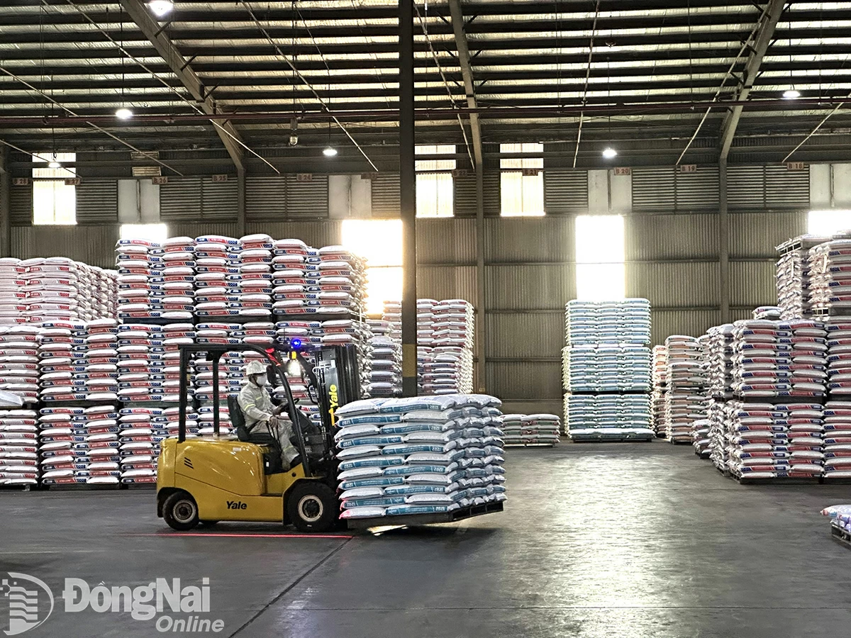 Kho hàng hóa tại nhà máy sản xuất của Tập đoàn Cargill (Hoa Kỳ) ở Đồng Nai. Ảnh:N.Liên