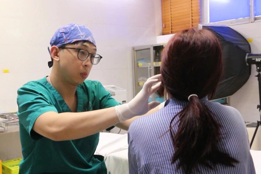 Tiêm thu gọn hàm, má bệnh nhân đầy dịch bẩn, mủ đặc quánh - 1