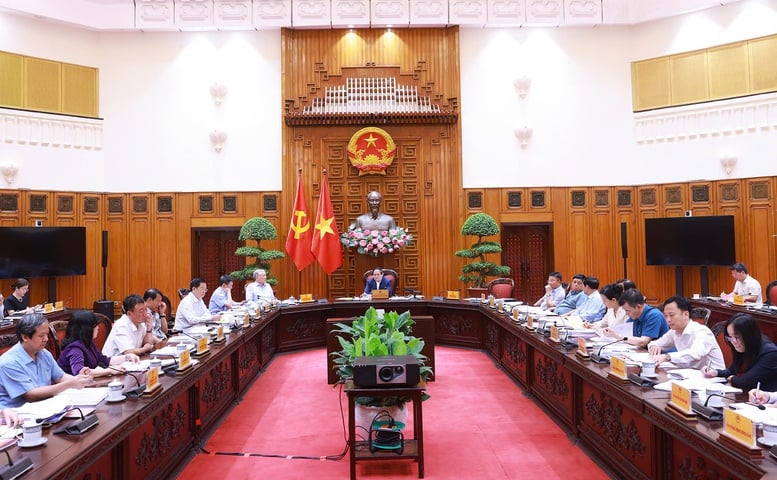 Thủ tướng: Tìm những điểm đột phá để xây dựng 2 nghị quyết của Bộ Chính trị về giáo dục - đào tạo và chăm sóc sức khỏe nhân dân- Ảnh 2.