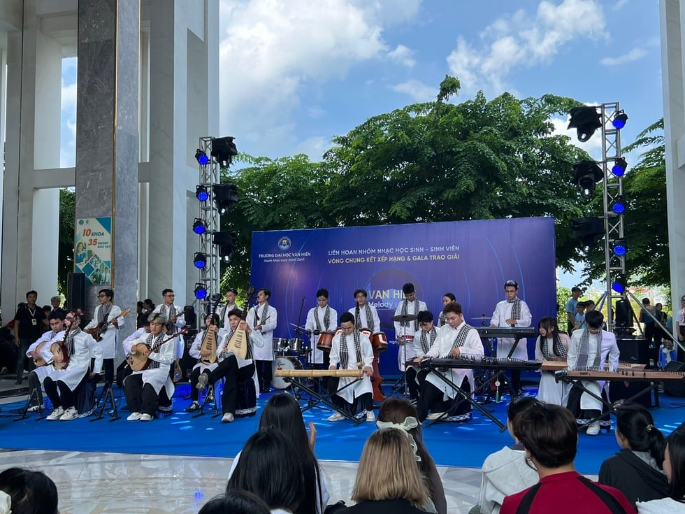 Nhạc sĩ tỉ view truyền cảm hứng nhóm nhạc học sinh, sinh viên- Ảnh 3.