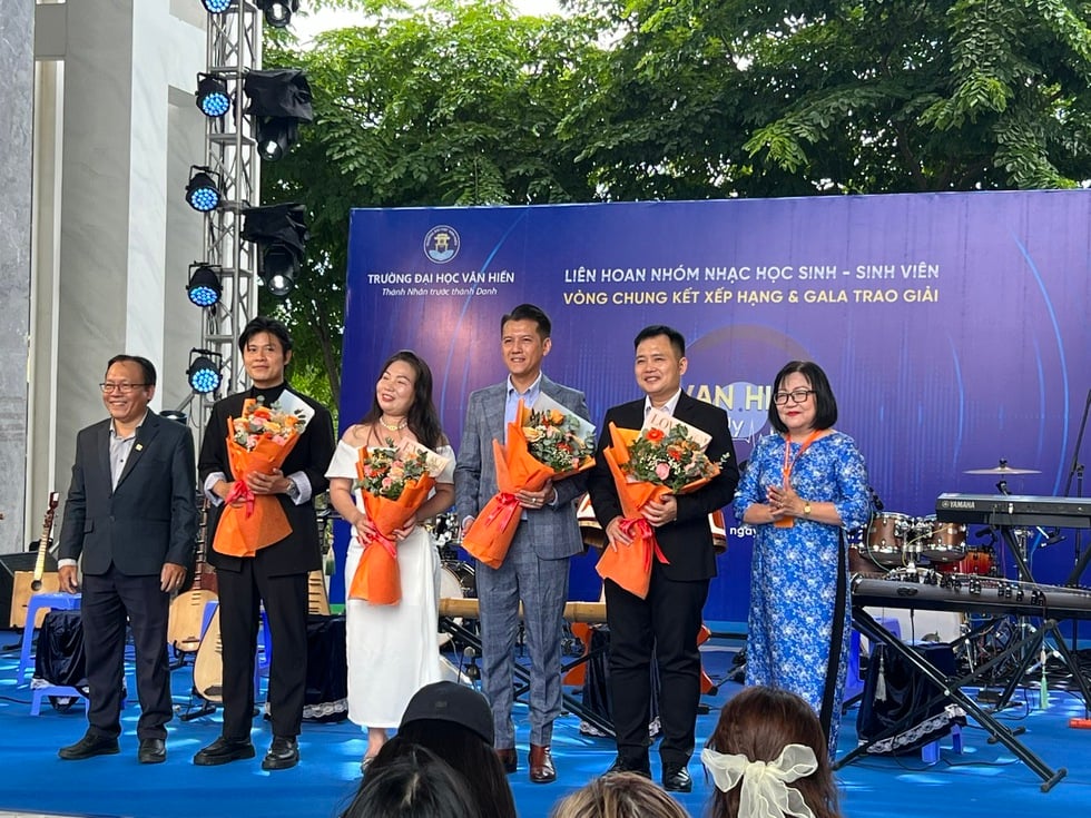 Nhạc sĩ tỉ view truyền cảm hứng nhóm nhạc học sinh, sinh viên- Ảnh 5.