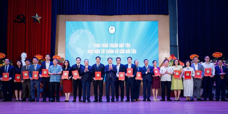 Thúc đẩy đổi mới sáng tạo và hội nhập toàn cầu từ ghế giảng đường ảnh 4