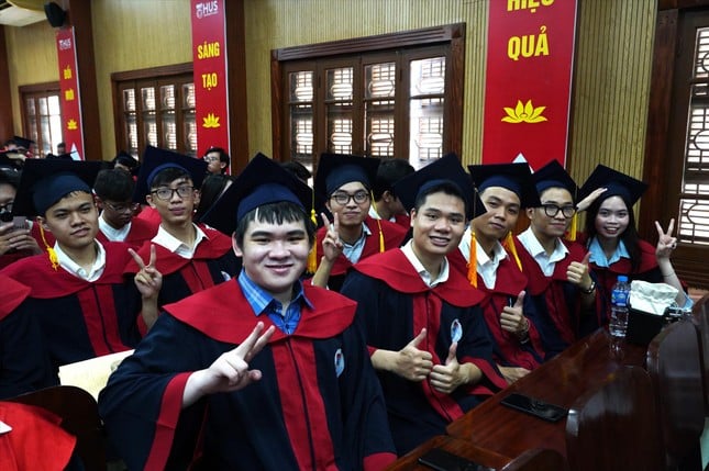 តើគួរមានគំរូសាកលវិទ្យាល័យពីរកម្រិតដែរឬទេ?  រូបថត 1