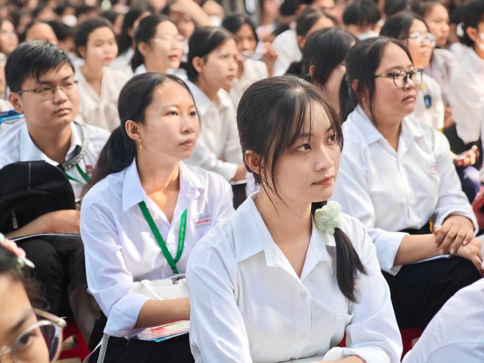 Bí quyết ôn thi tốt nghiệp THPT đạt điểm cao: Trạm văn 'thực chiến' đọc hiểu - Ảnh 1.