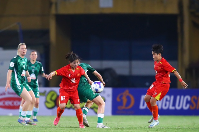 Đội tuyển nữ Việt Nam thua đậm Werder Bremen: Ghi được bàn, có bài học quý- Ảnh 1.