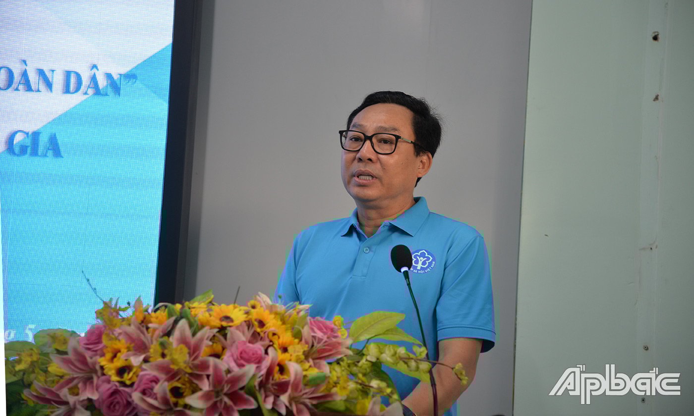 Director of Provincial Social Insurance Vo Khanh Binh spoke at the ceremony.
