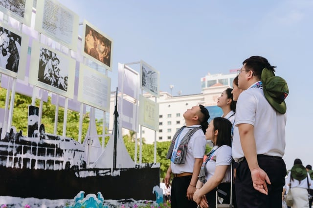 Trưng bày ảnh quý về cuộc đời và sự nghiệp Chủ tịch Hồ Chí Minh- Ảnh 3.