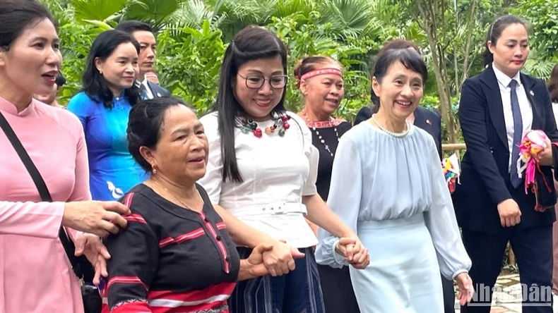 Từ nghệ thuật dân gian đến đối ngoại văn hóa ảnh 3